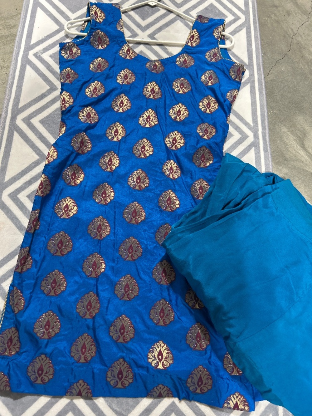 Extremely beautiful Indian Pakistani salwar kameez